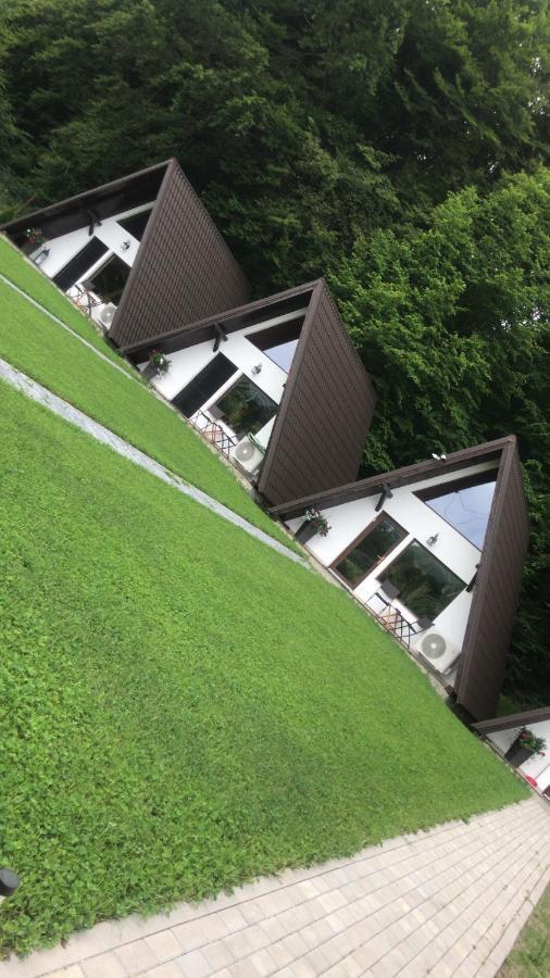 Casutele De Sub Padure Hotel Авриг Екстериор снимка