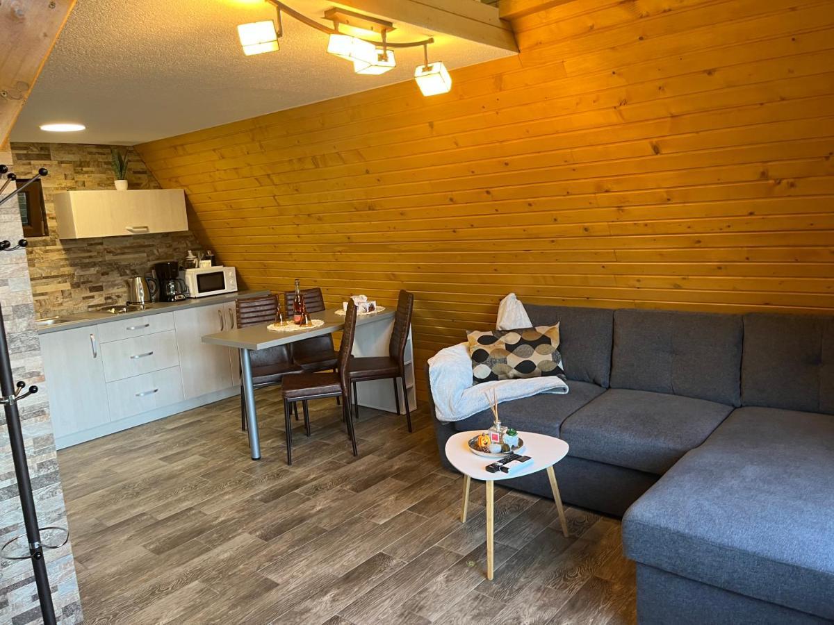 Casutele De Sub Padure Hotel Авриг Екстериор снимка